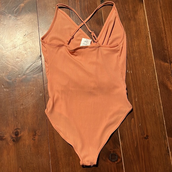 BNWT Small Peach Bodysuit - Picture 2 of 4